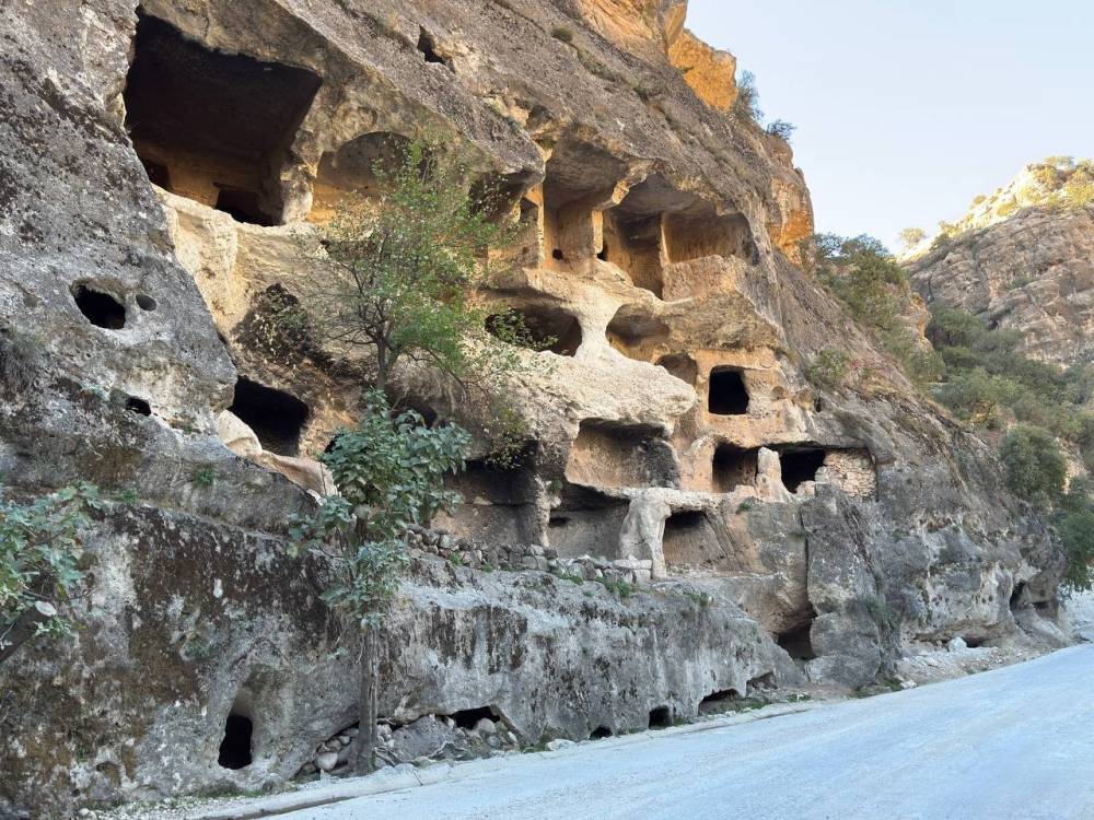 Şırnak'ın Gabar Dağı’nda Saklı Cennet: "7 Katlı Apartman Mağarası"