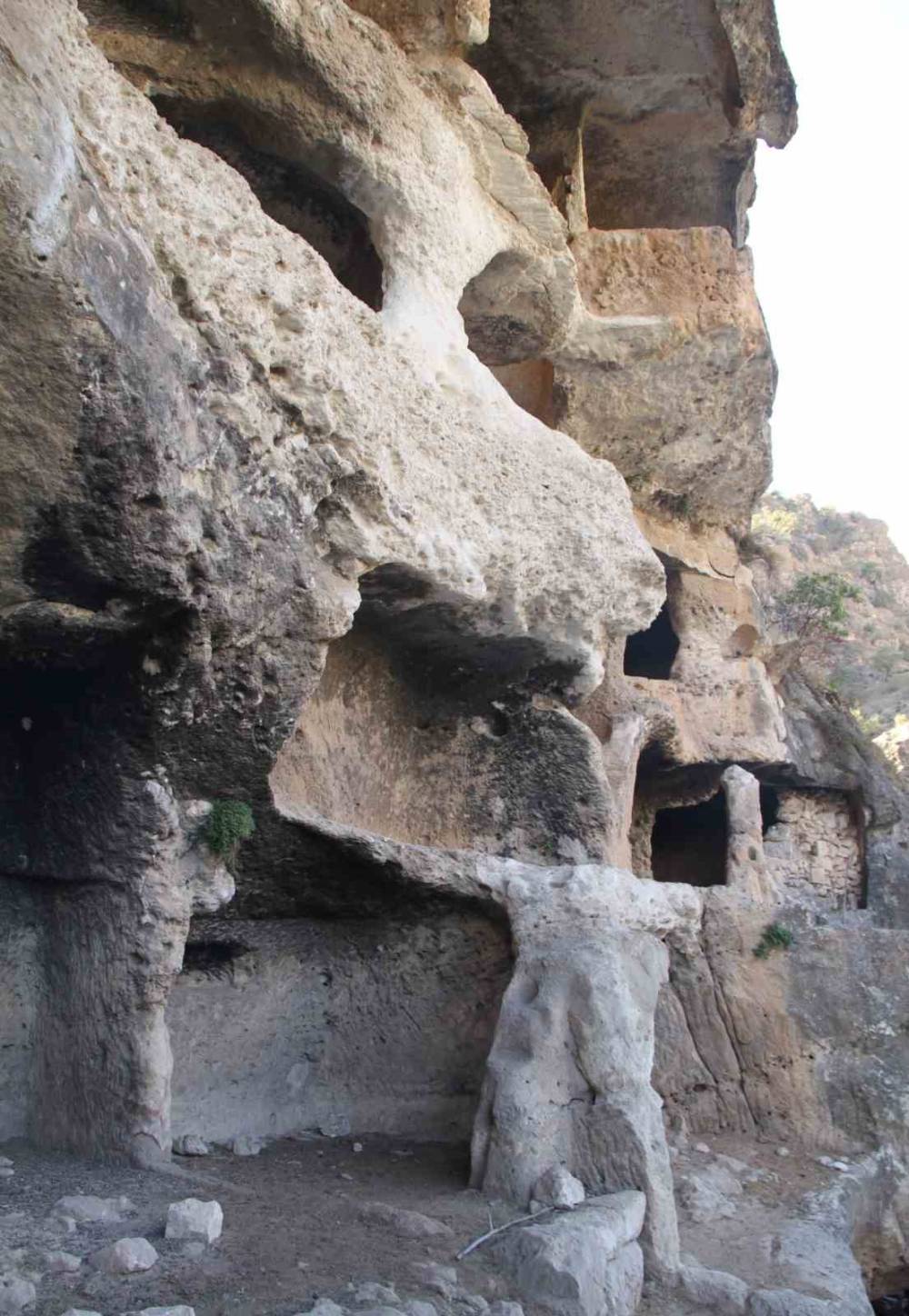 Şırnak'ın Gabar Dağı’nda Saklı Cennet: "7 Katlı Apartman Mağarası"