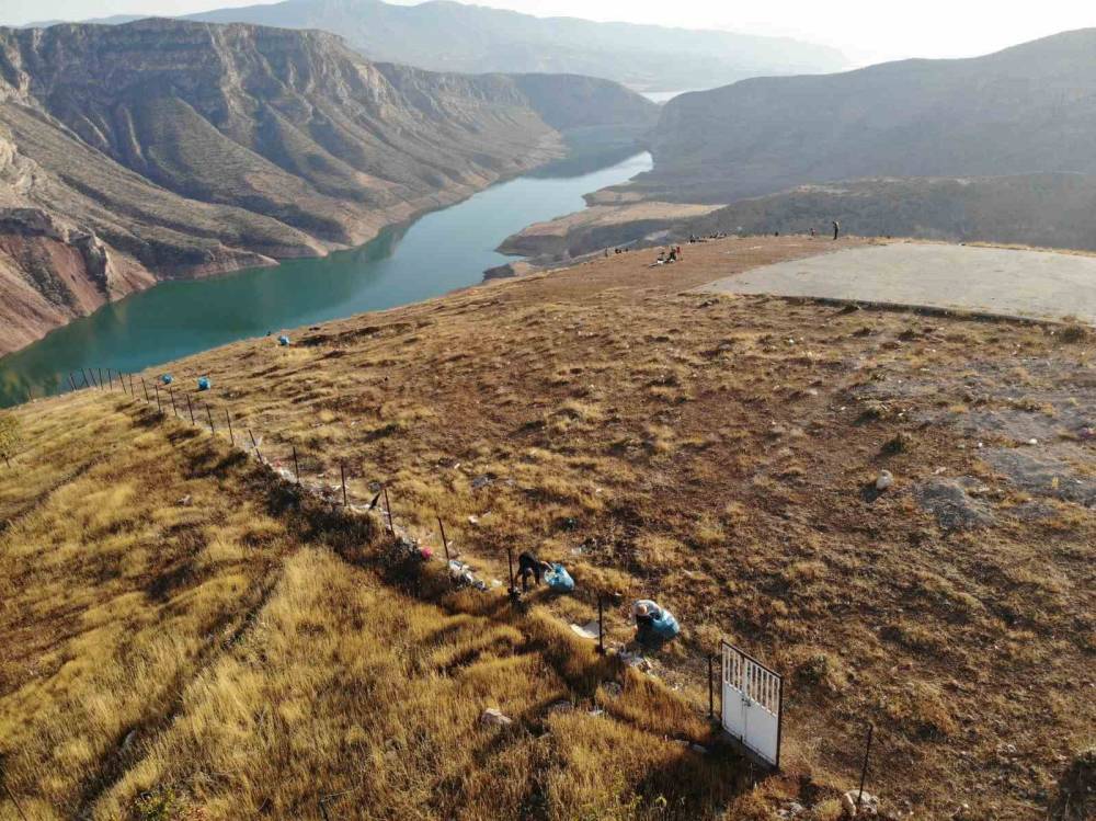 Siirt’te Gönüllü Arkadaş Grubu, İki Yılda 2 Tona Yakın Çöp Topladı