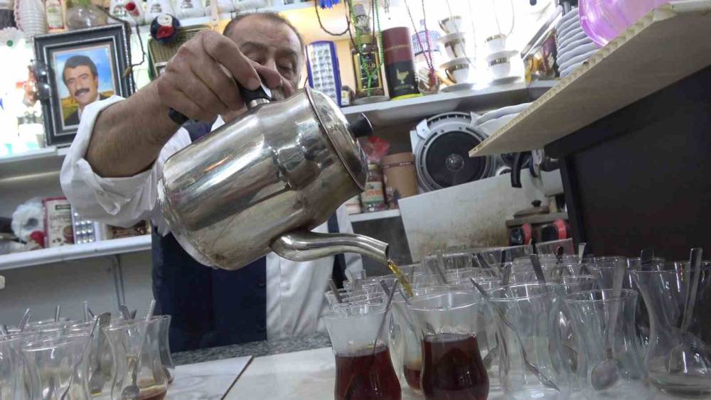 Cizre'nin Sembolü 'Kaveci Celo' 67 Yıldır İşini Aynı Heyecanla Sürdürüyor