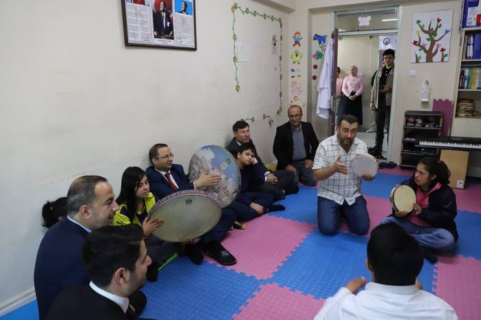 ozel-egitim-uygulama-okulu-muzik-sinifi-acilisi-gerceklestirildikaymakamimiz-sayin-ahmet-vezi-1.jpg