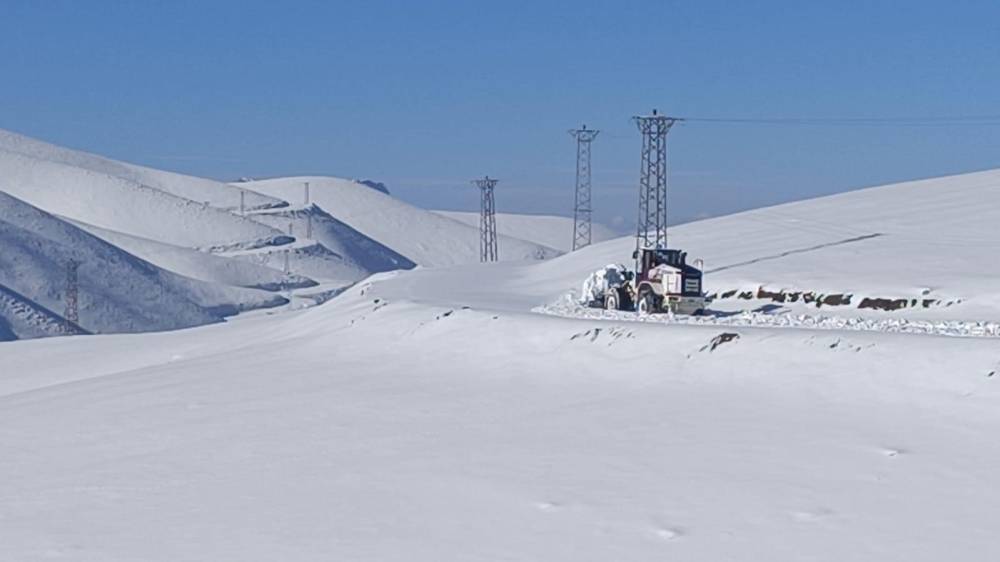 Şırnak’ta Kar Yağışı Erken Geldi: Kalınlığı 1 Metreyi Aştı