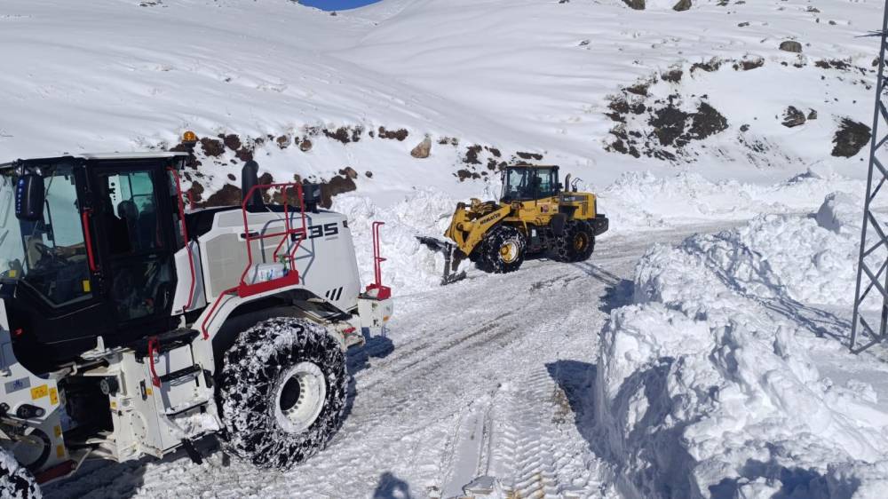 Şırnak’ta Kar Yağışı Erken Geldi: Kalınlığı 1 Metreyi Aştı