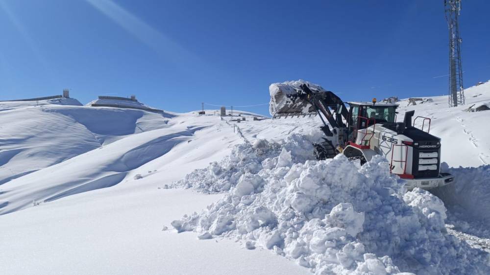 Şırnak’ta Kar Yağışı Erken Geldi: Kalınlığı 1 Metreyi Aştı