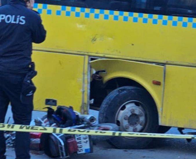Belediye Otobüsü İle Motosiklet Çarpıştı: 1 Ölü