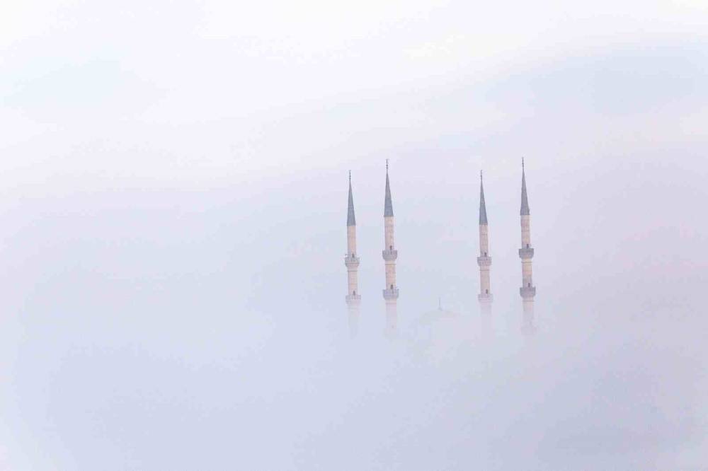 Sis Denizinde Kaybolan Diyarbakır’da, Minareler Görsel Şölen Sundu