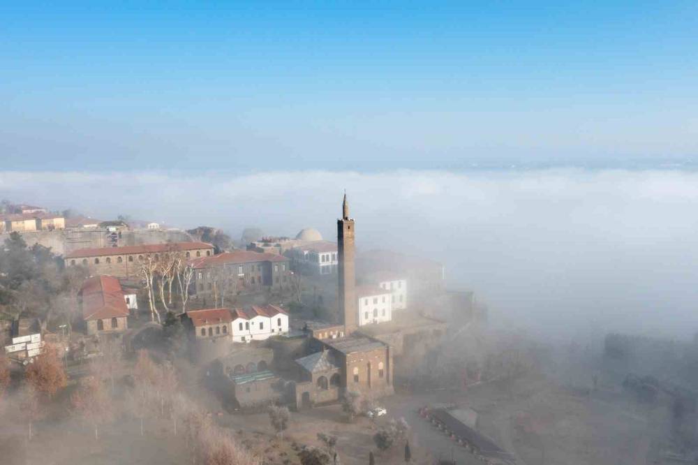 Sis Denizinde Kaybolan Diyarbakır’da, Minareler Görsel Şölen Sundu
