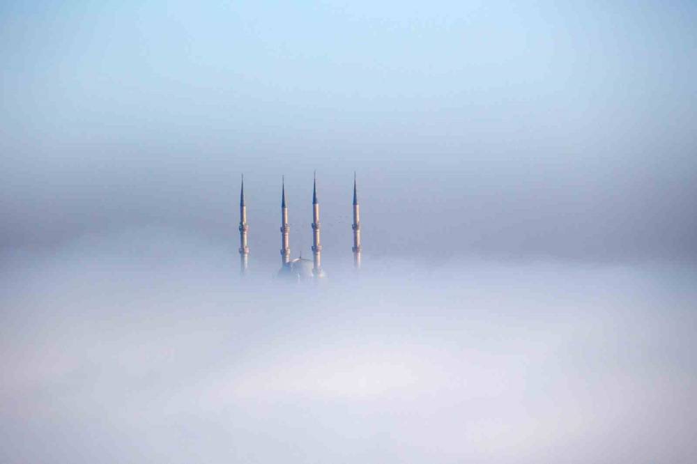Sis Denizinde Kaybolan Diyarbakır’da, Minareler Görsel Şölen Sundu