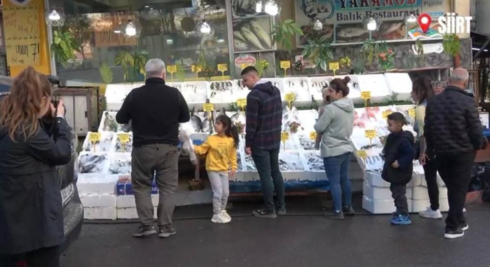 Siirt’te Polislerin Çocuklara Sosyal Deney Çalışmasında Renkli Görüntüler Ortaya Çıktı