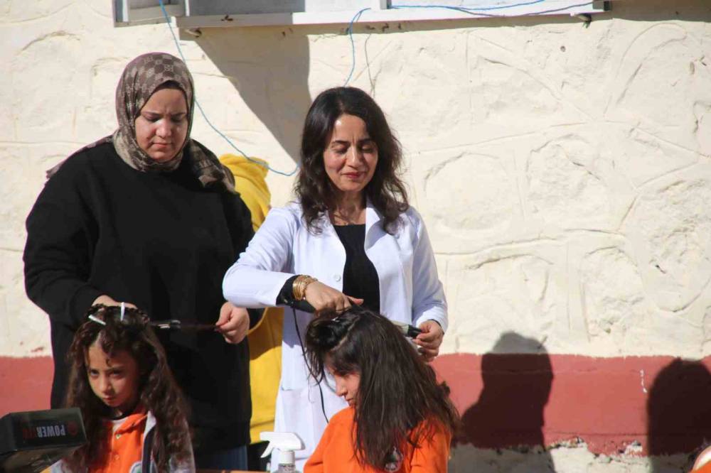 Silvan’da Çocukların Saç Bakımları Yapıldı