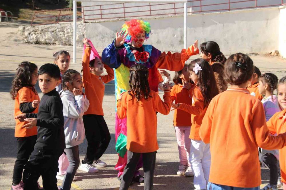 Silvan’da Çocukların Saç Bakımları Yapıldı