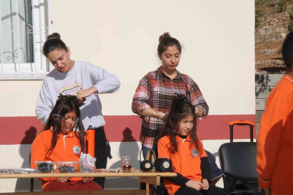 Silvan’da Çocukların Saç Bakımları Yapıldı