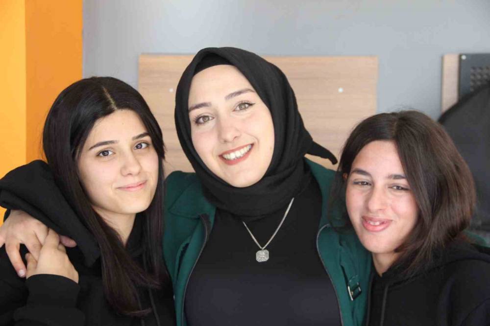 Şırnak'ta Hayallerin Peşinden Giden Öğretmen: Babasının Vasiyetini Gerçekleştirdi