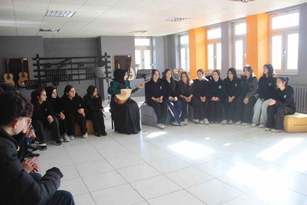 Şırnak'ta Hayallerin Peşinden Giden Öğretmen: Babasının Vasiyetini Gerçekleştirdi