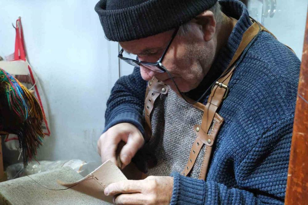 66 Yıldır Teknolojiye Direnerek Çanta Yapıyor