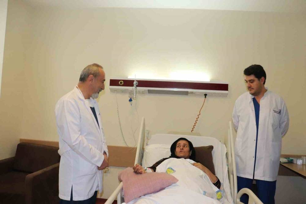 Hasta Kadının Karnından 15 Kilo Tümör Çıkarıldı