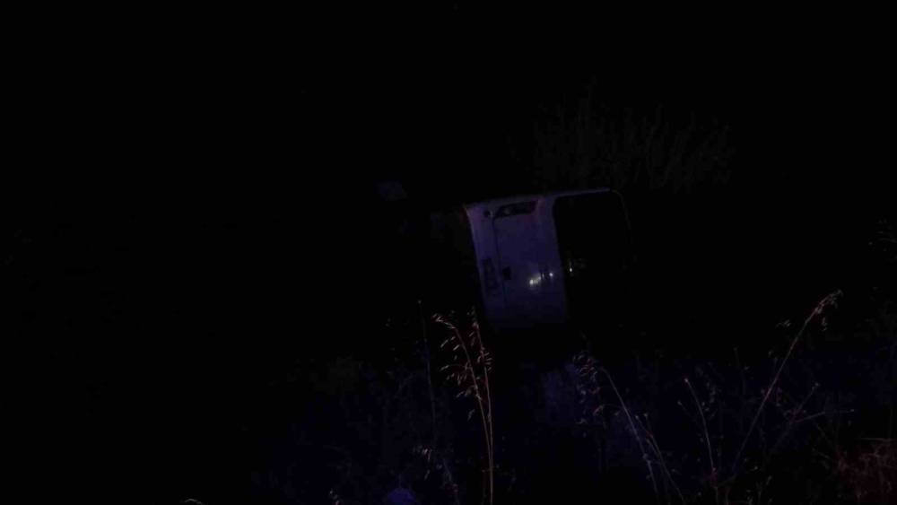 Siirt’te İşçileri Taşıyan Otobüs Devrildi: 17 Yaralı