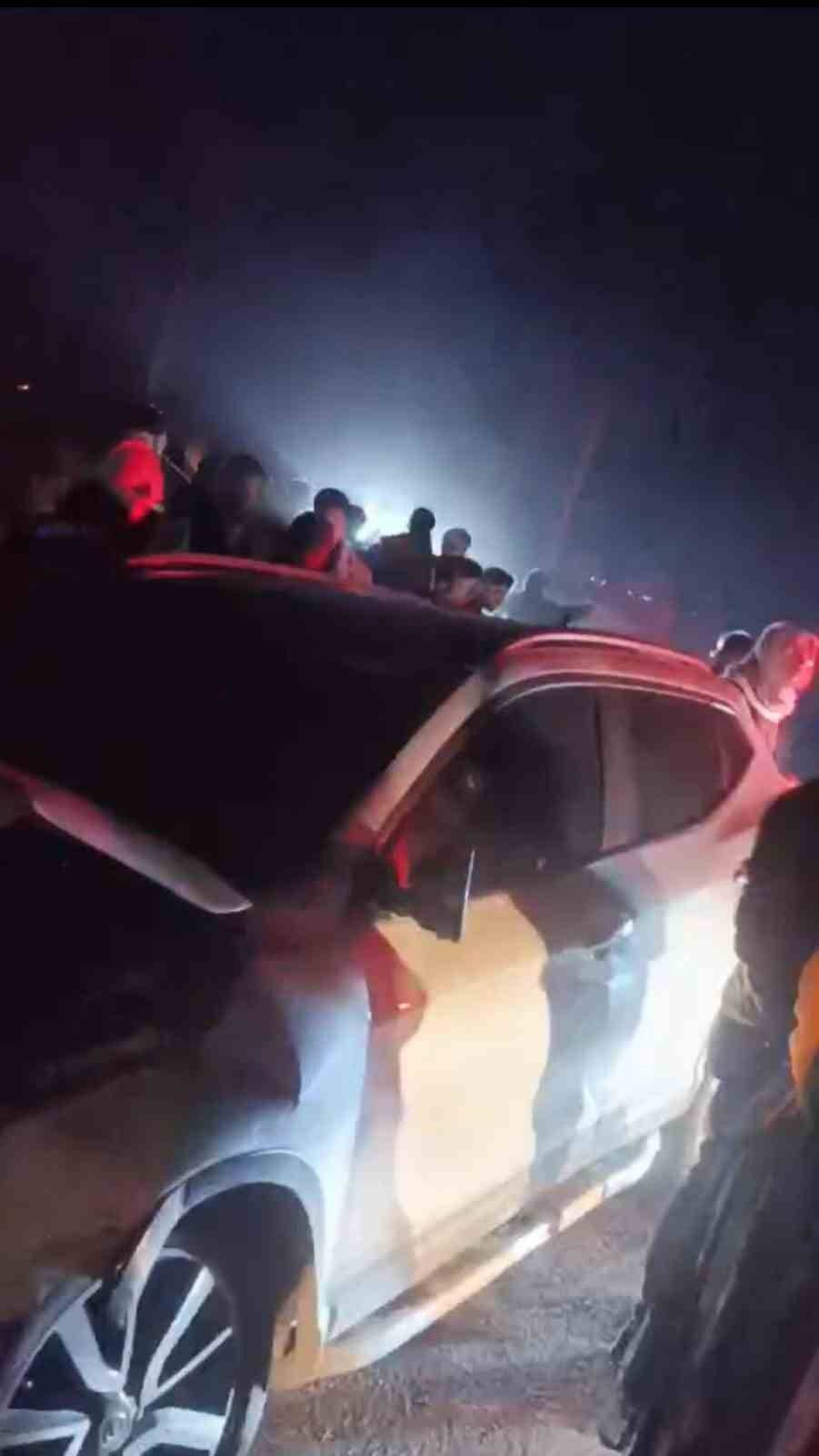 Şanlıurfa’da İki Otomobil Kafa Kafaya Çarpıştı: 1 Ölü, 9 Yaralı