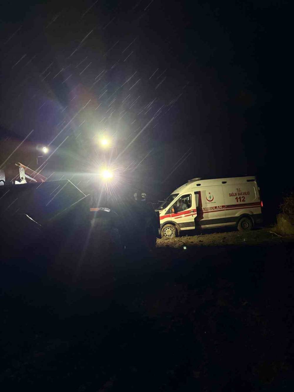 Batman’da Hasta Almaya Giderken Yolda Kalan Ambulansı Özel İdare Ekipleri Kurtardı