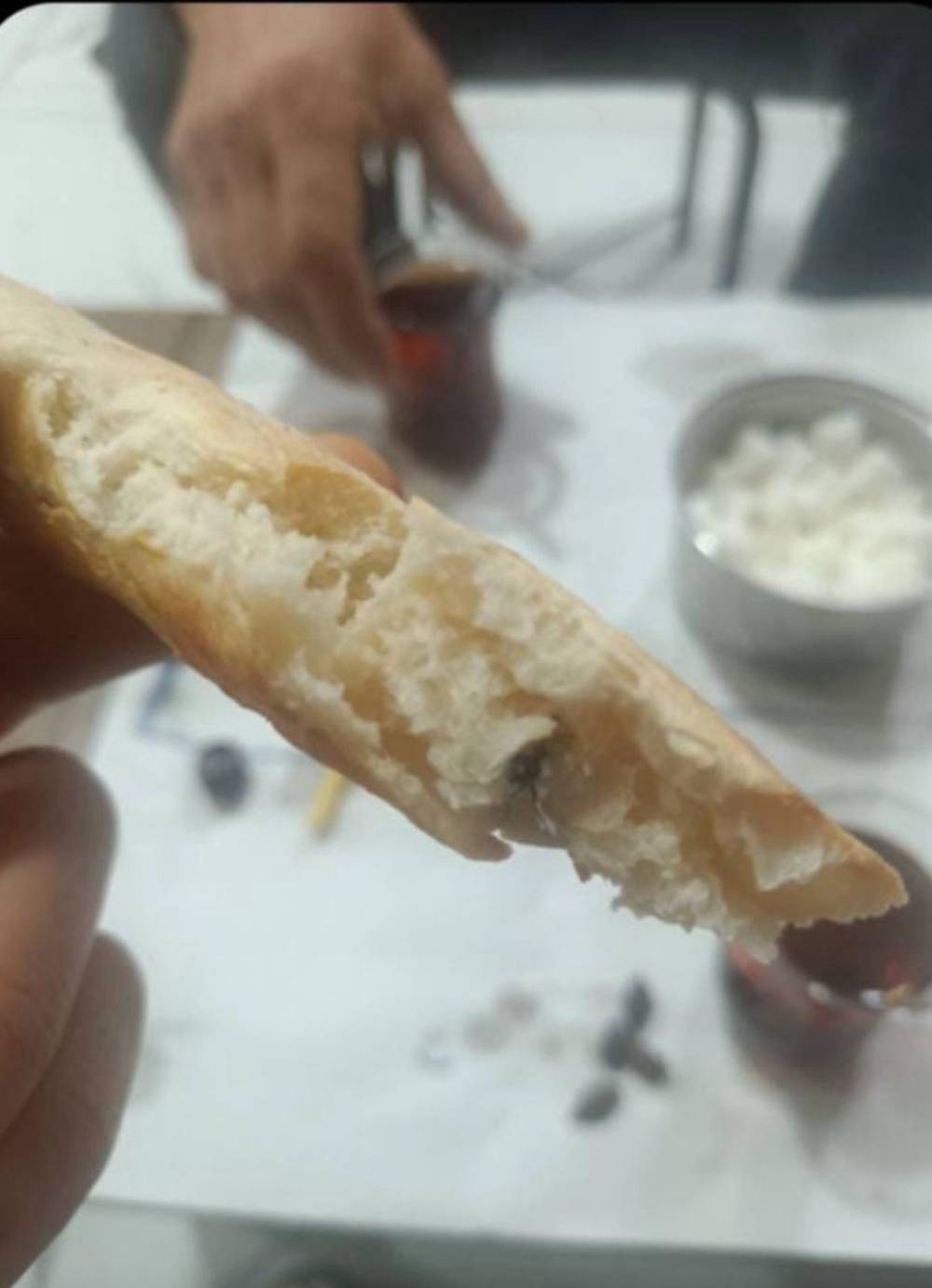 Komşu ilde Ekmeğin İçinden Sinek Çıktı