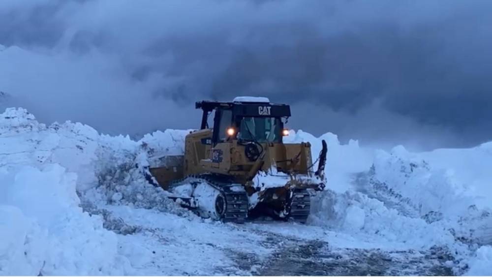 Şırnak’ta Kardan Dolayı Kapanan Yolların Açılması İçin Çalışmalar Devam Ediyor
