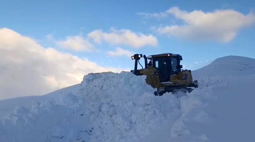 Şırnak’ta Kardan Kapanan Yolları Açan Ekipler, Eksi 20 Derecede Çalışıyor