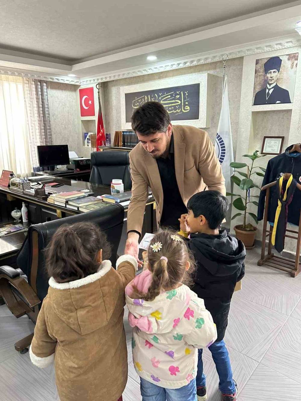 Kur’an Kursu Öğrencileri Harçlıklarından Biriktirdiklerini Gazze’ye Bağışladı