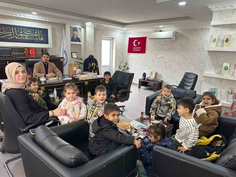 Kur’an Kursu Öğrencileri Harçlıklarından Biriktirdiklerini Gazze’ye Bağışladı