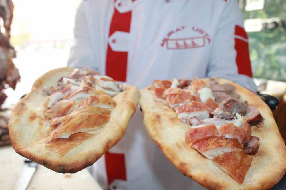 Gece Saat 1'de Yapımına Başlanıyor, Günlük 1 Tona Yakın Tüketiliyor