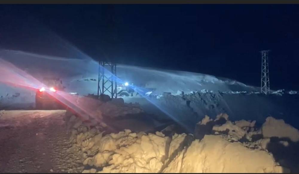 Şırnak’ta Karla Kapanan Köy Yollarını Açma Çalışmaları Devam Ediyor!
