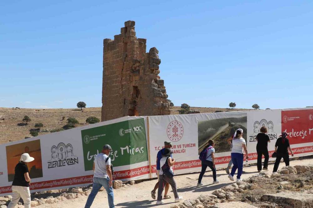 Bir Yılda 400 Bin Kişi 3 Bin Yıllık Kaleye Çıktı