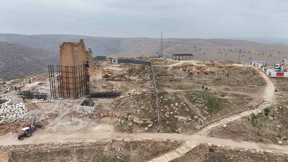 Bir Yılda 400 Bin Kişi 3 Bin Yıllık Kaleye Çıktı