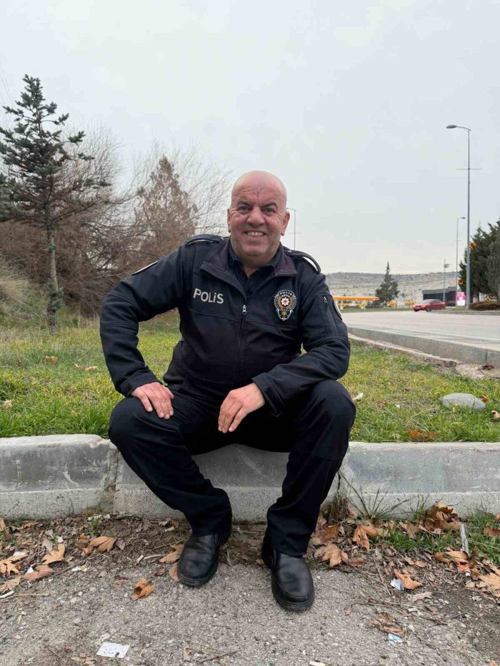 Duyarlı Polis Memuru Şırnak’ta İhtiyaç Sahiplerine Akülü Sandalye Gönderdi