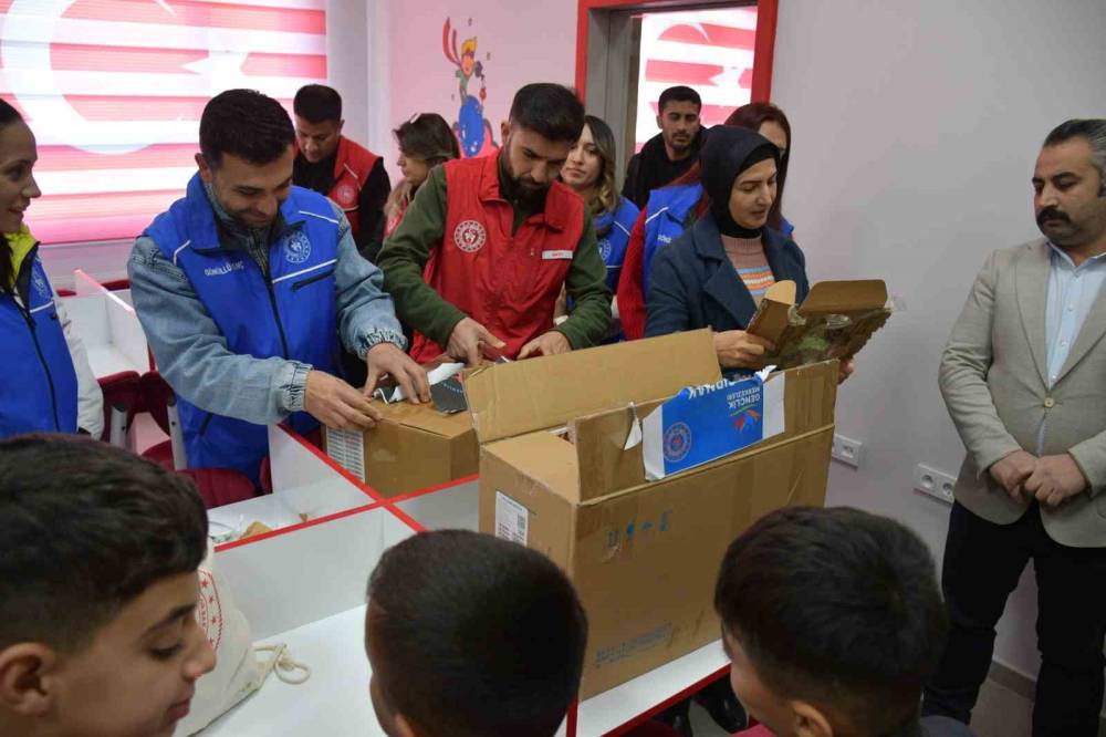 Şırnak'ta Şehitler Adına Açılan Kütüphanelere Bursa’dan Kitap Desteği