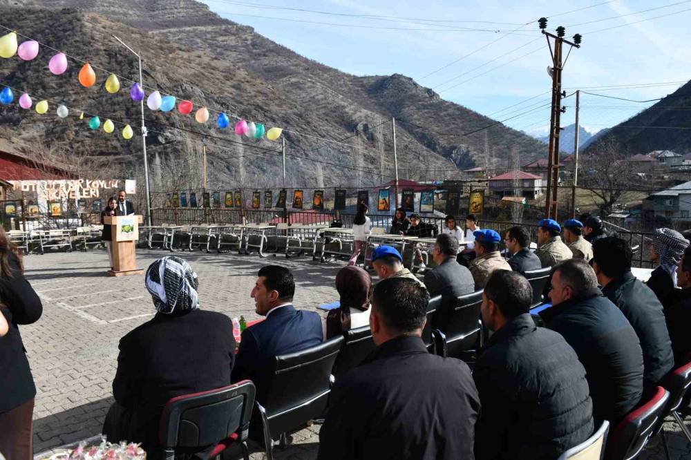 Şırnaklı Öğrenciler Köyde Kitap Yazıp İmza Günü Etkinliği Düzenledi