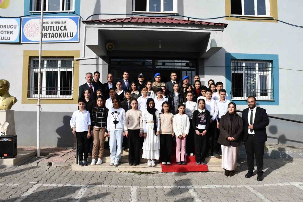 Şırnaklı Öğrenciler Köyde Kitap Yazıp İmza Günü Etkinliği Düzenledi