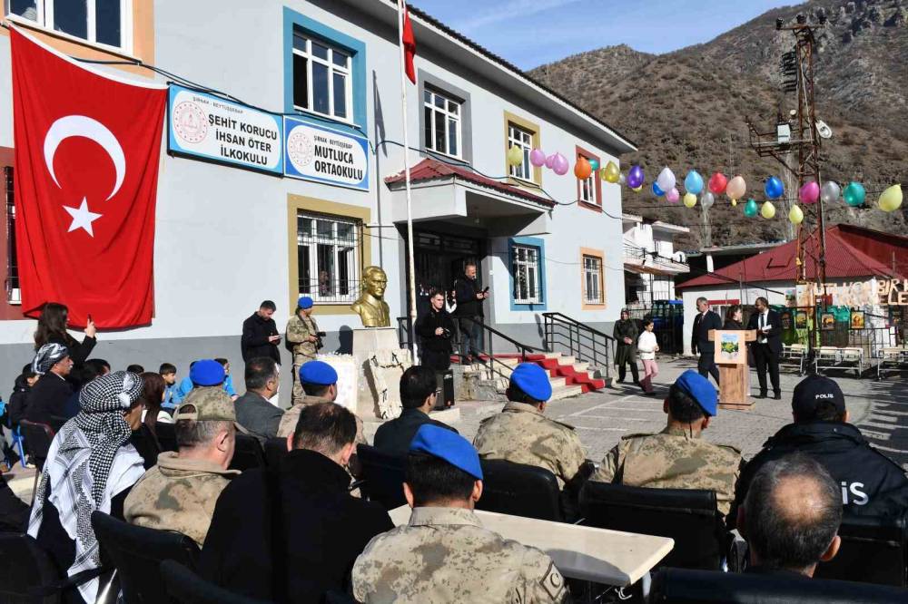 Şırnaklı Öğrenciler Köyde Kitap Yazıp İmza Günü Etkinliği Düzenledi