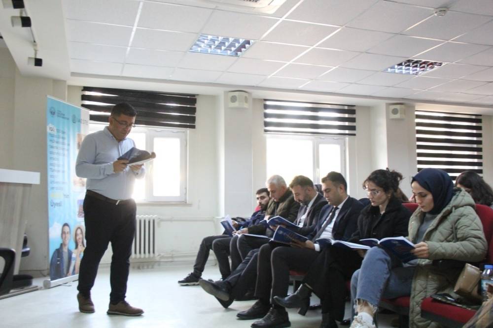 Cizre’de Öğretmenlere "Anlayarak Hızlı Okuma" Eğitimi
