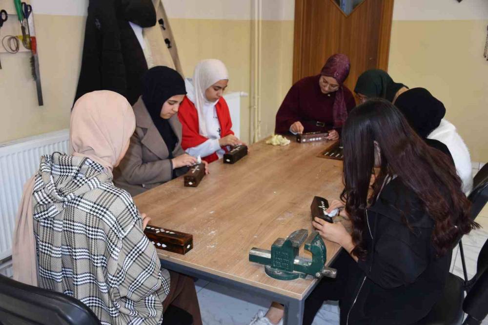 Sedef Kakma Sanatı Kadın Hüneriyle Buluştu