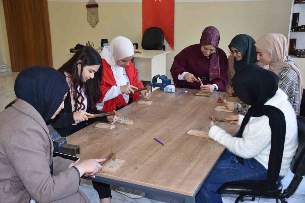 Sedef Kakma Sanatı Kadın Hüneriyle Buluştu