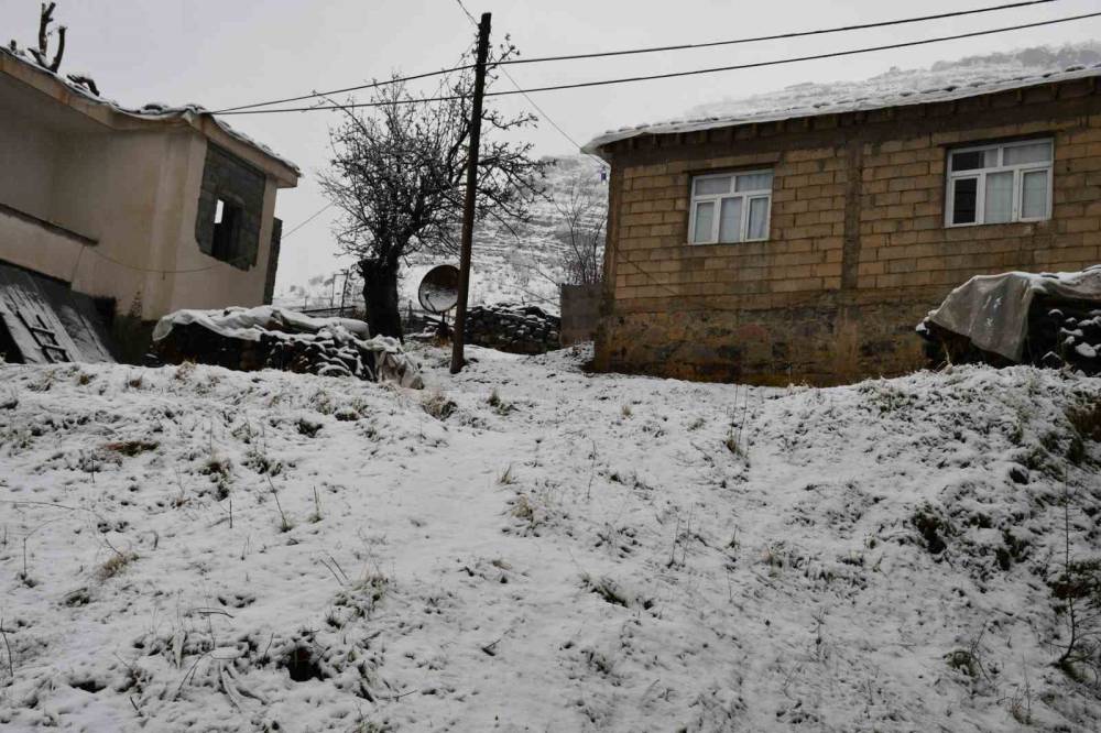 Şırnak Beyaza Büründü, Kar Kalınlığı 1 Metreyi Geçti
