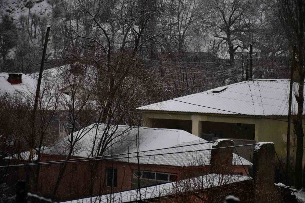 Şırnak Beyaza Büründü, Kar Kalınlığı 1 Metreyi Geçti