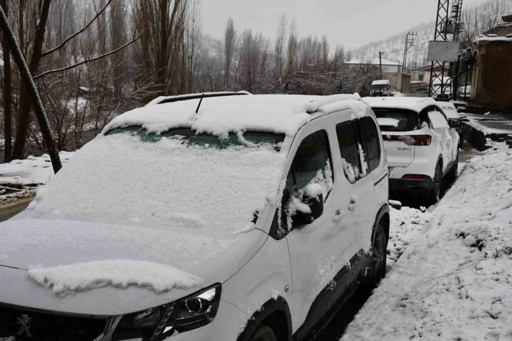 Şırnak Beyaza Büründü, Kar Kalınlığı 1 Metreyi Geçti