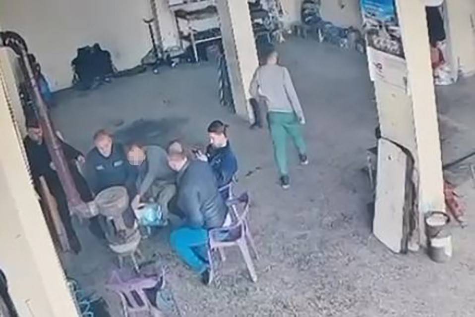 Şırnak'ta Bir Dükkanda Sobaya Dökülen Mazot Bomba Gibi Patladı, Çırak Yaralandı