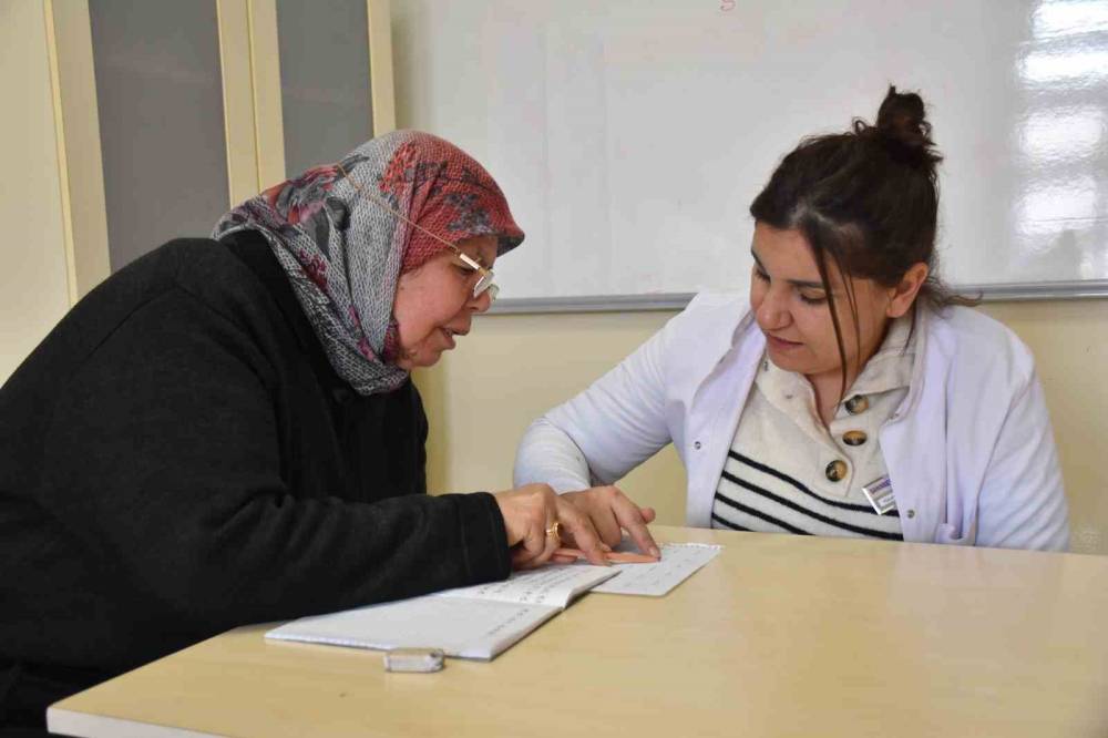Yanlış Otobüse Binmemek İçin 65 Yaşında Okuma-yazma Öğrendi