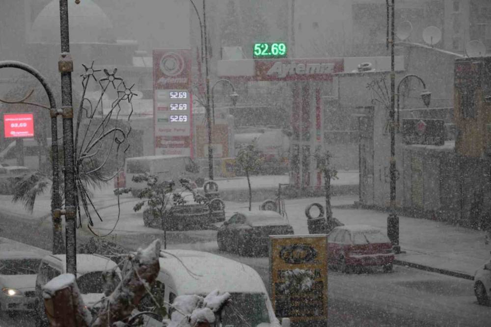Cizre’ye 6 Yıl Sonra Kar Yağdı!