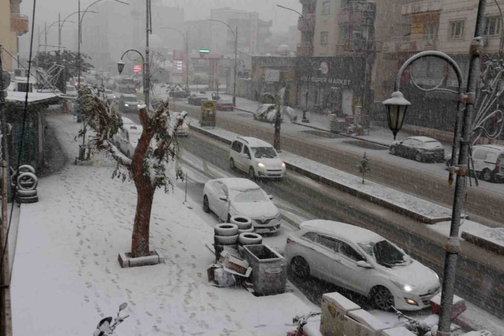 Cizre’ye 6 Yıl Sonra Kar Yağdı!