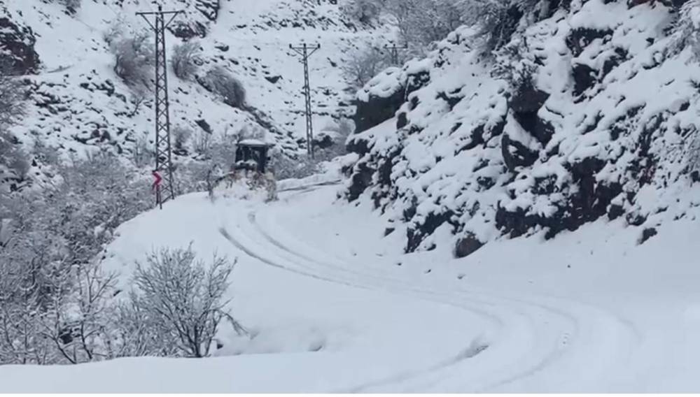 Şırnak’ta Kapalı Köy Yolları Dozerlerle Açılıyor