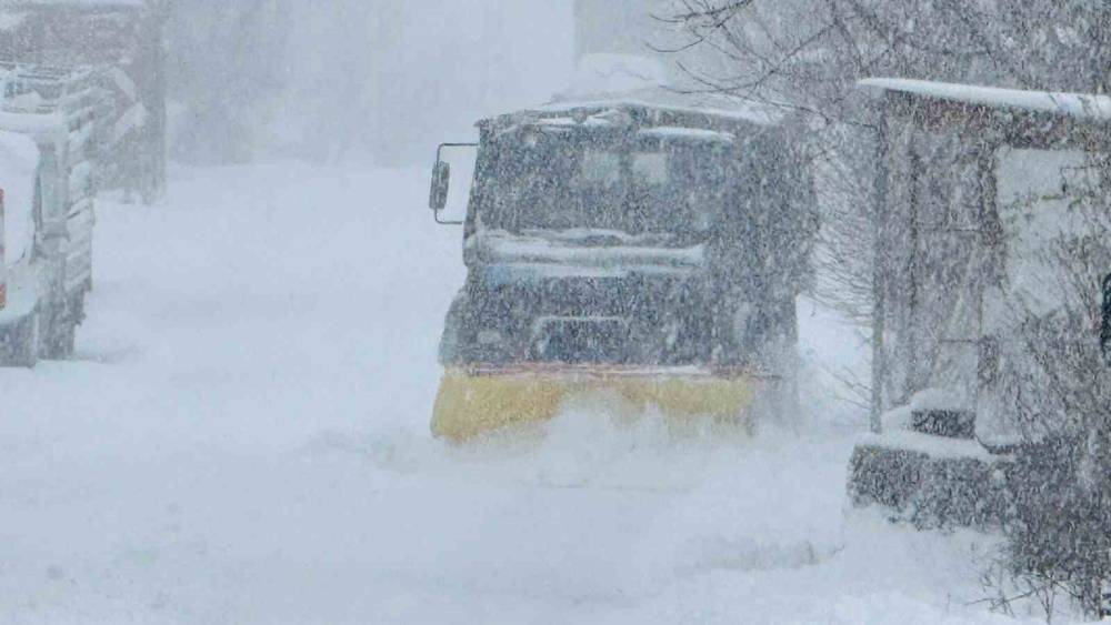Şırnak'ta Mehmetçik Karla Kaplı Yolları Açtı