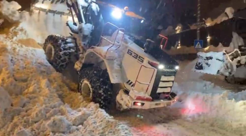 Şırnak’ta Kar Kalınlığı 2 Metreyi Geçti: Hayat Durma Noktasına Geldi